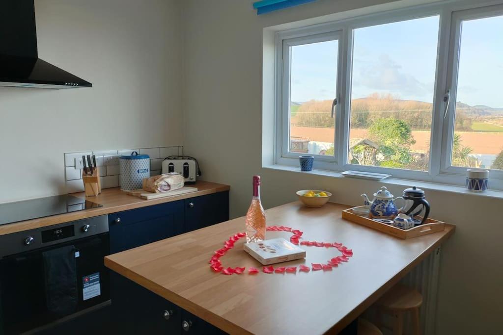 Blue Anchor House - Seaview, Hot Tub Apartments 外观 照片