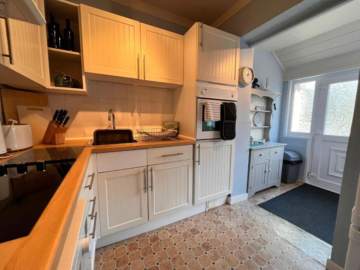 Blue Anchor House - Seaview, Hot Tub Apartments 外观 照片