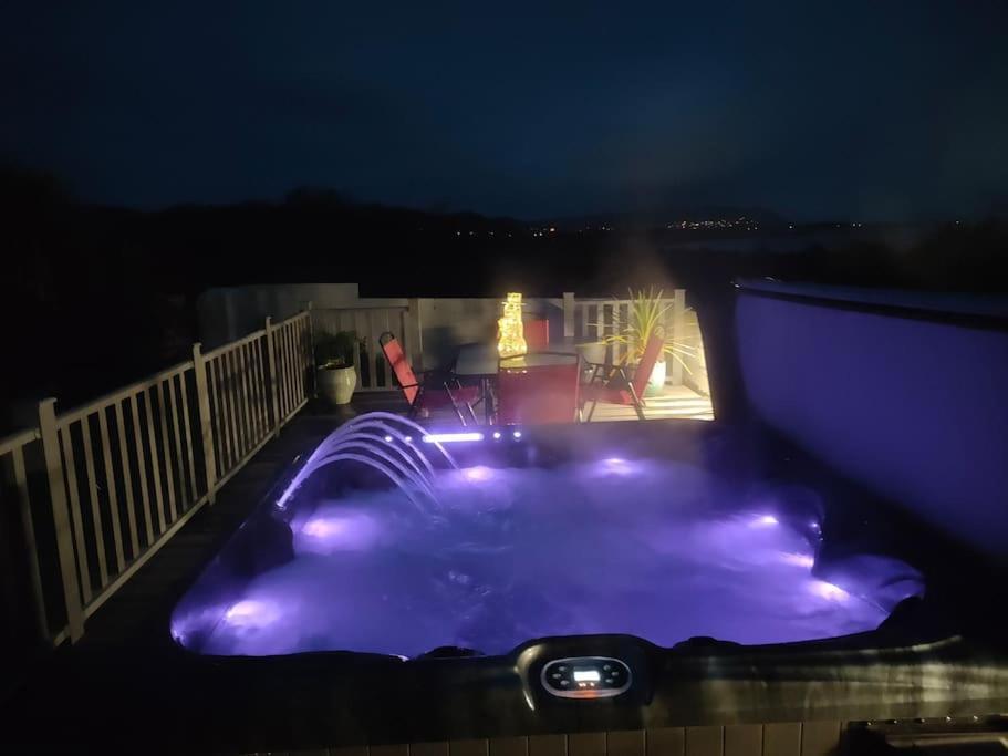 Blue Anchor House - Seaview, Hot Tub Apartments 外观 照片